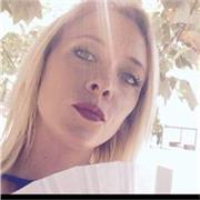 Laureata in lingue straniere e lettere moderne, offre ripetizioni e lezioni di inglese per scuole elementari e medie